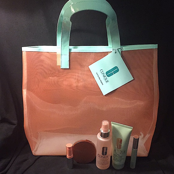 CLINIQUE - SUNNY DAY STAPLES (NWT) - Picture 1 of 9